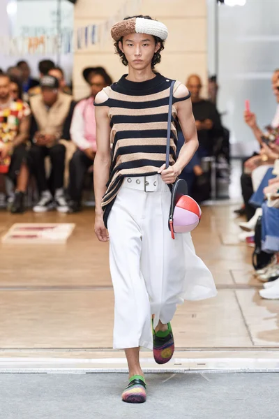 Look 10